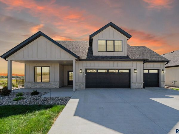 5921 E Rush St, Sioux Falls, SD 57110