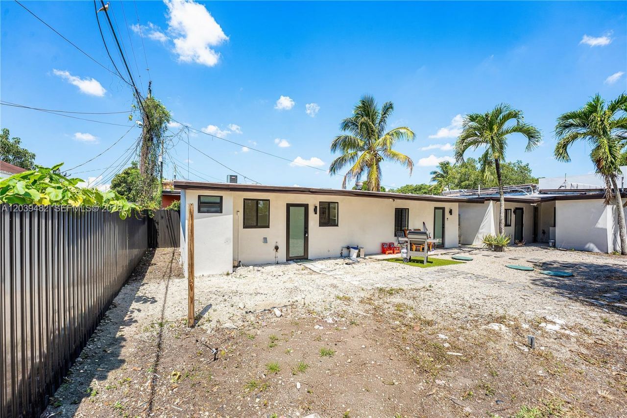 3040 NW 93rd St , Miami, FL 33147 Photo