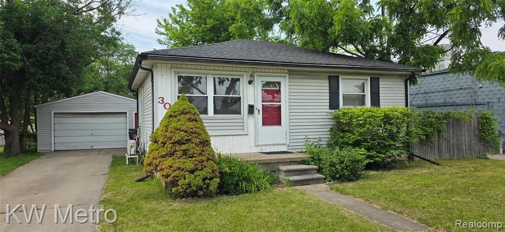 30 W Maxlow Avenue, Hazel Park, MI 48030 Main Photo
