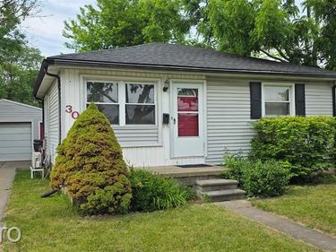30 W Maxlow Avenue, Hazel Park, MI 48030