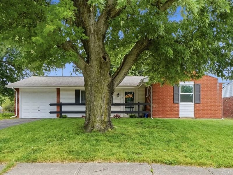 193 Oregon Drive, Xenia, OH 45385 Photo 2