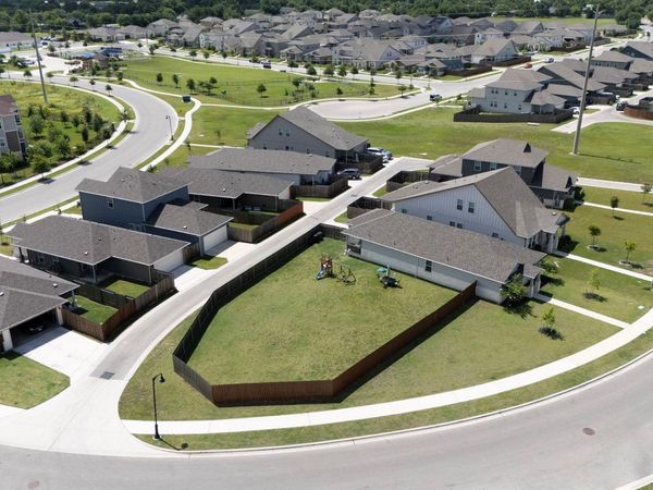 934 Main ST, Hutto, TX 78634