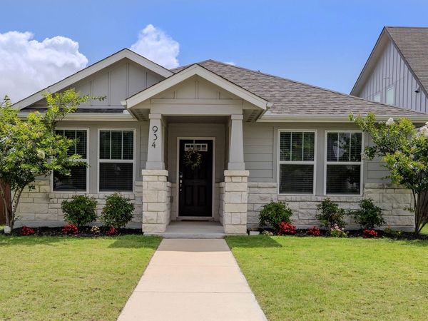 934 Main ST, Hutto, TX 78634