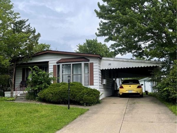 30 S Whispering Ln Lane , Hamburg, NY 14075