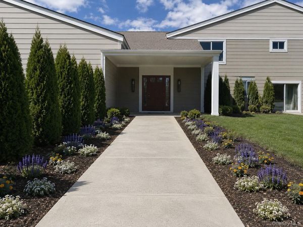 902 Oakridge Common , South Salem, NY 10590