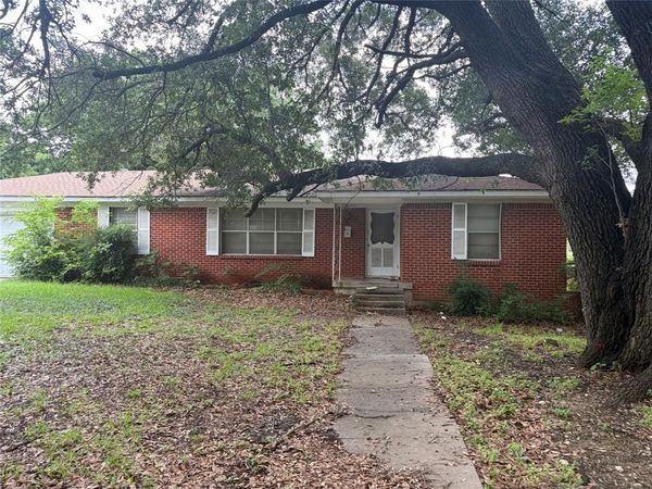 4121 Shannon Drive , Fort Worth, TX 76116