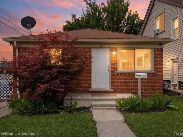 1303 College Avenue, Lincoln Park, Mi 48146