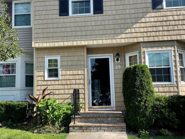 29 Woodlake E Drive , Woodbury, NY 11797