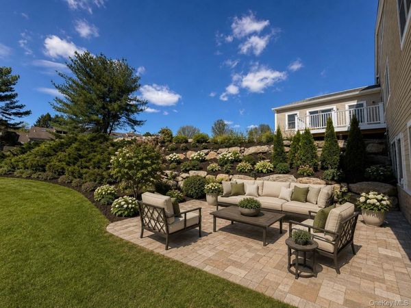 904 Oakridge Common , South Salem, NY 10590