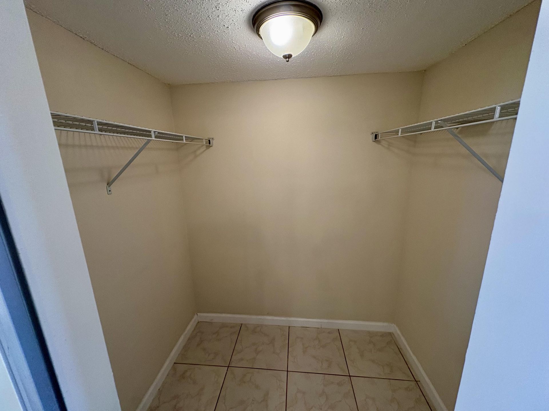 4140 NW 44th Avenue, Unit 411, Lauderdale Lakes, FL 33319 Photo