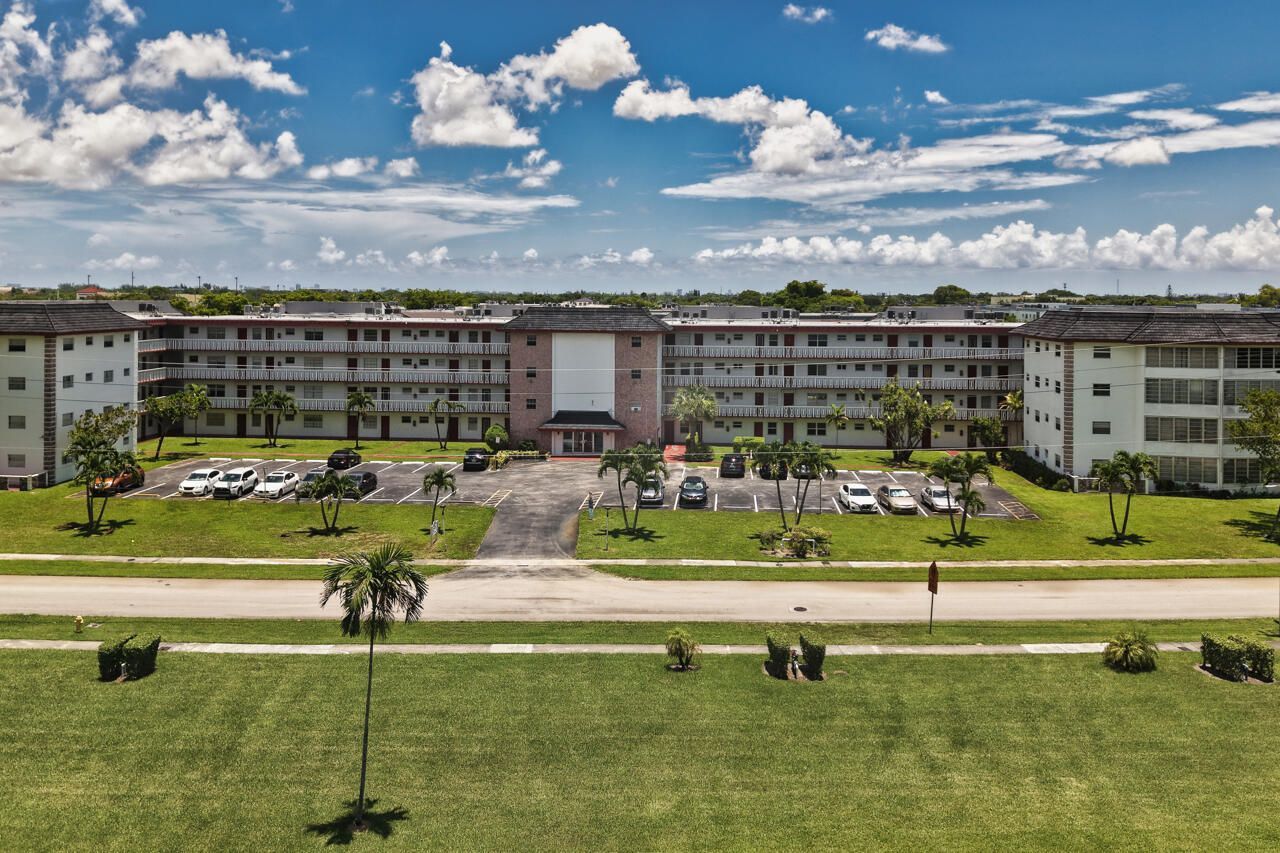4140 NW 44th Avenue, Unit 411, Lauderdale Lakes, FL 33319 Photo