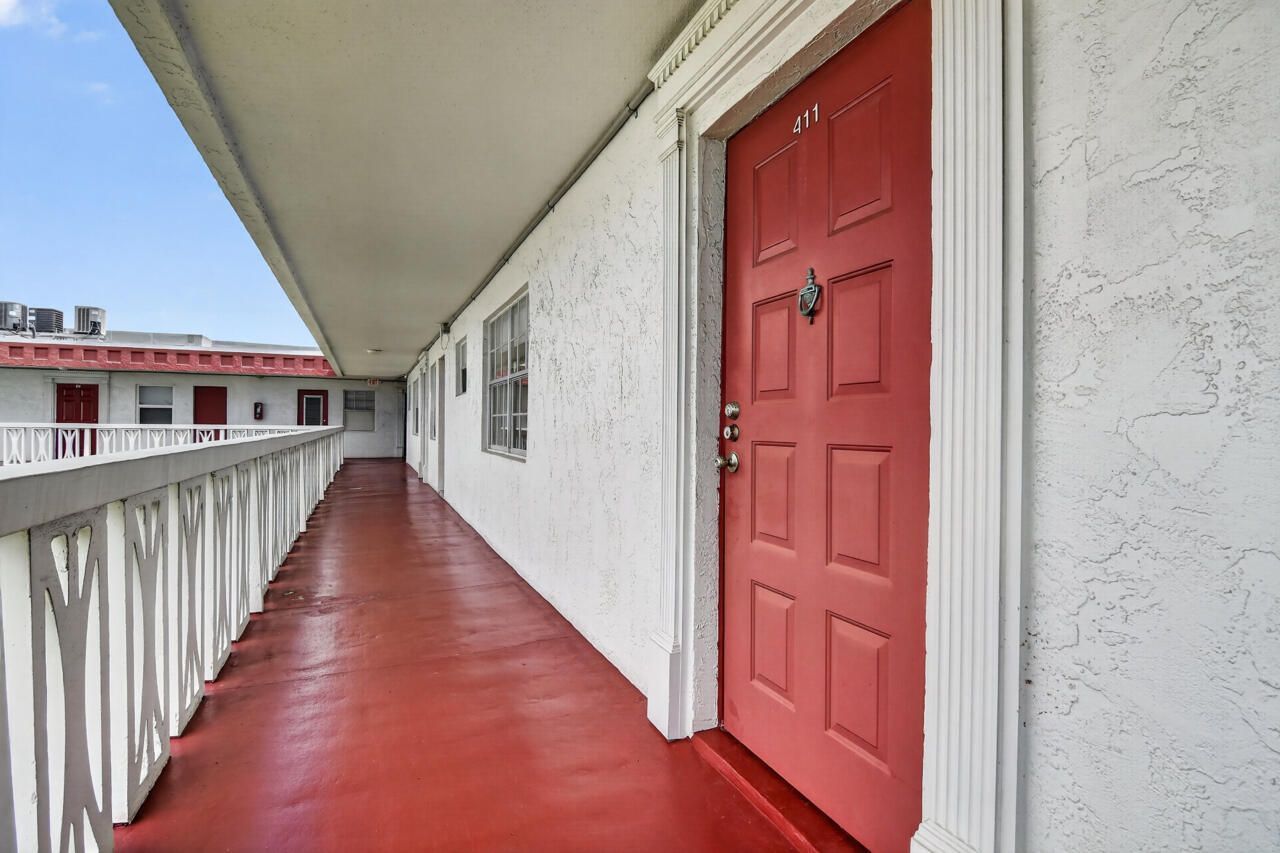 4140 NW 44th Avenue, Unit 411, Lauderdale Lakes, FL 33319 Photo