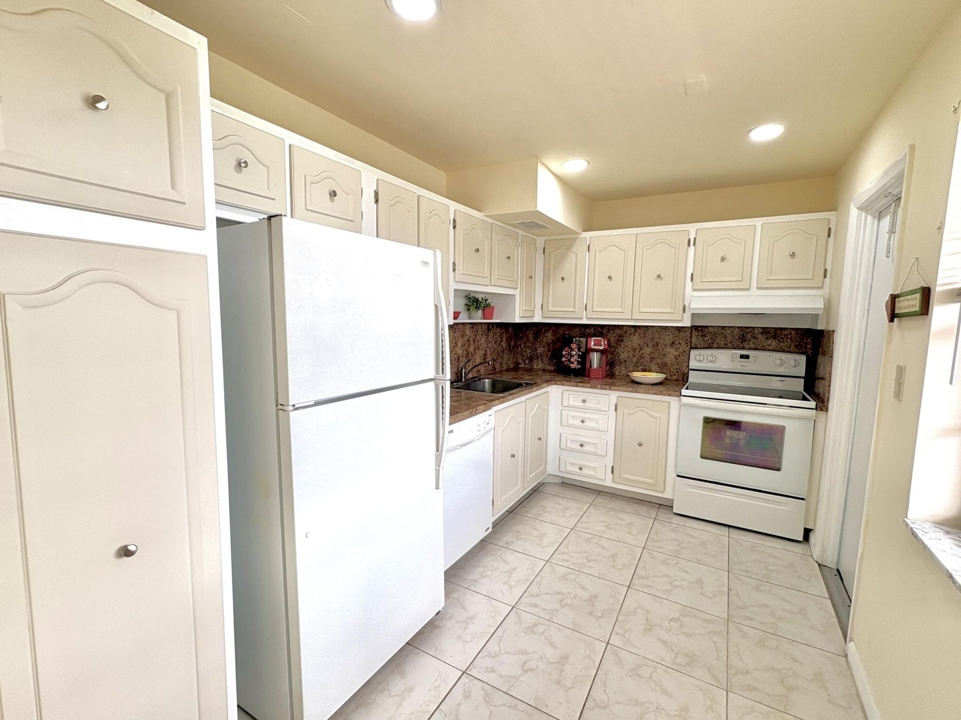 4140 NW 44th Avenue, Unit 411, Lauderdale Lakes, FL 33319 Photo