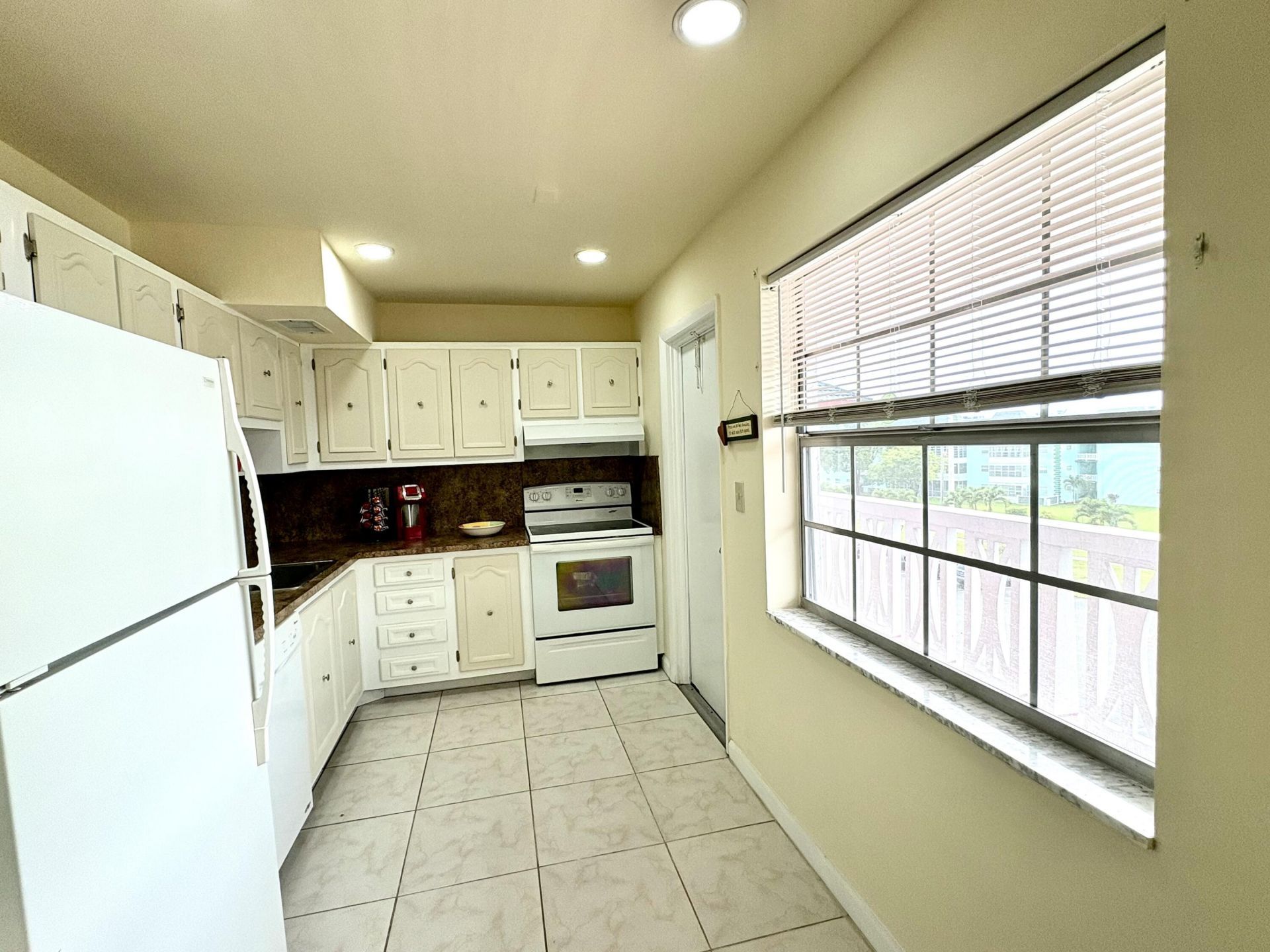 4140 NW 44th Avenue, Unit 411, Lauderdale Lakes, FL 33319 Photo
