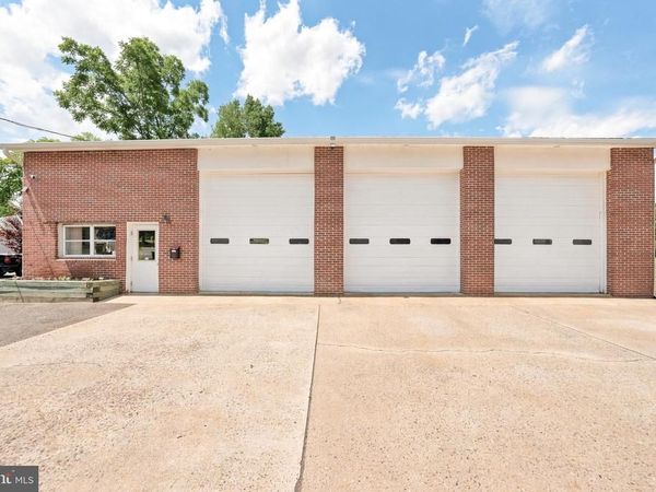 383 JULIUSTOWN ROAD, COLUMBUS, NJ 08022