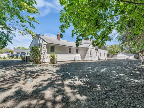 8 N Westbury Road , Hampton Bays, NY 11946