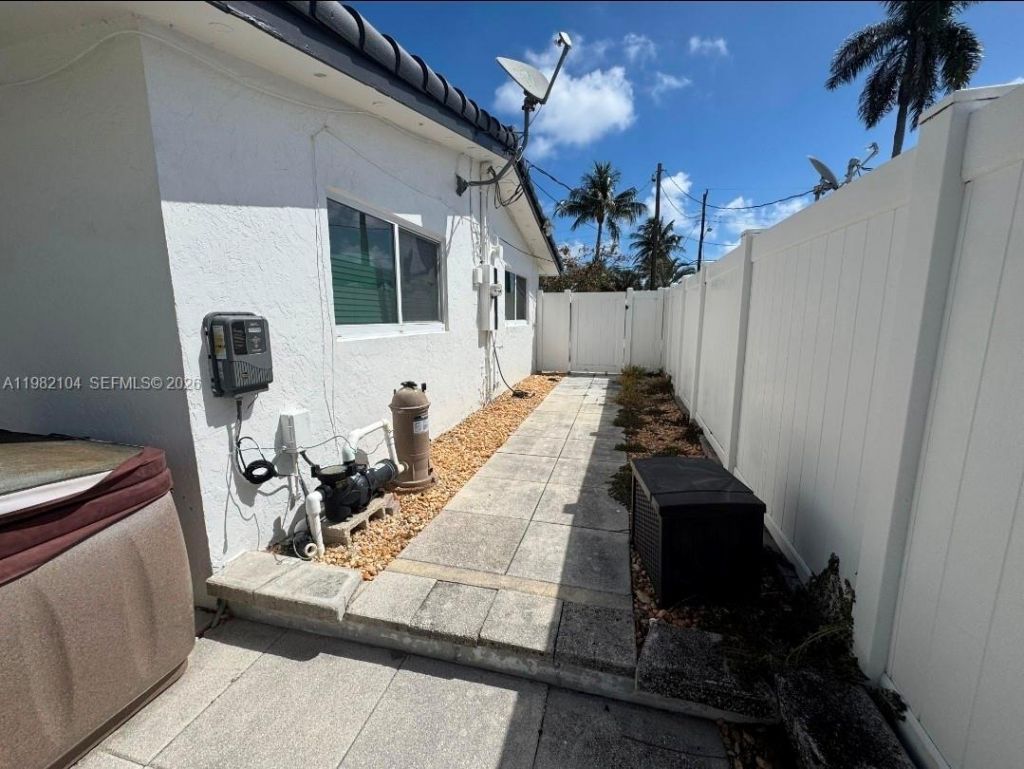 631 SE 5th Ter , Pompano Beach, FL 33060 Photo