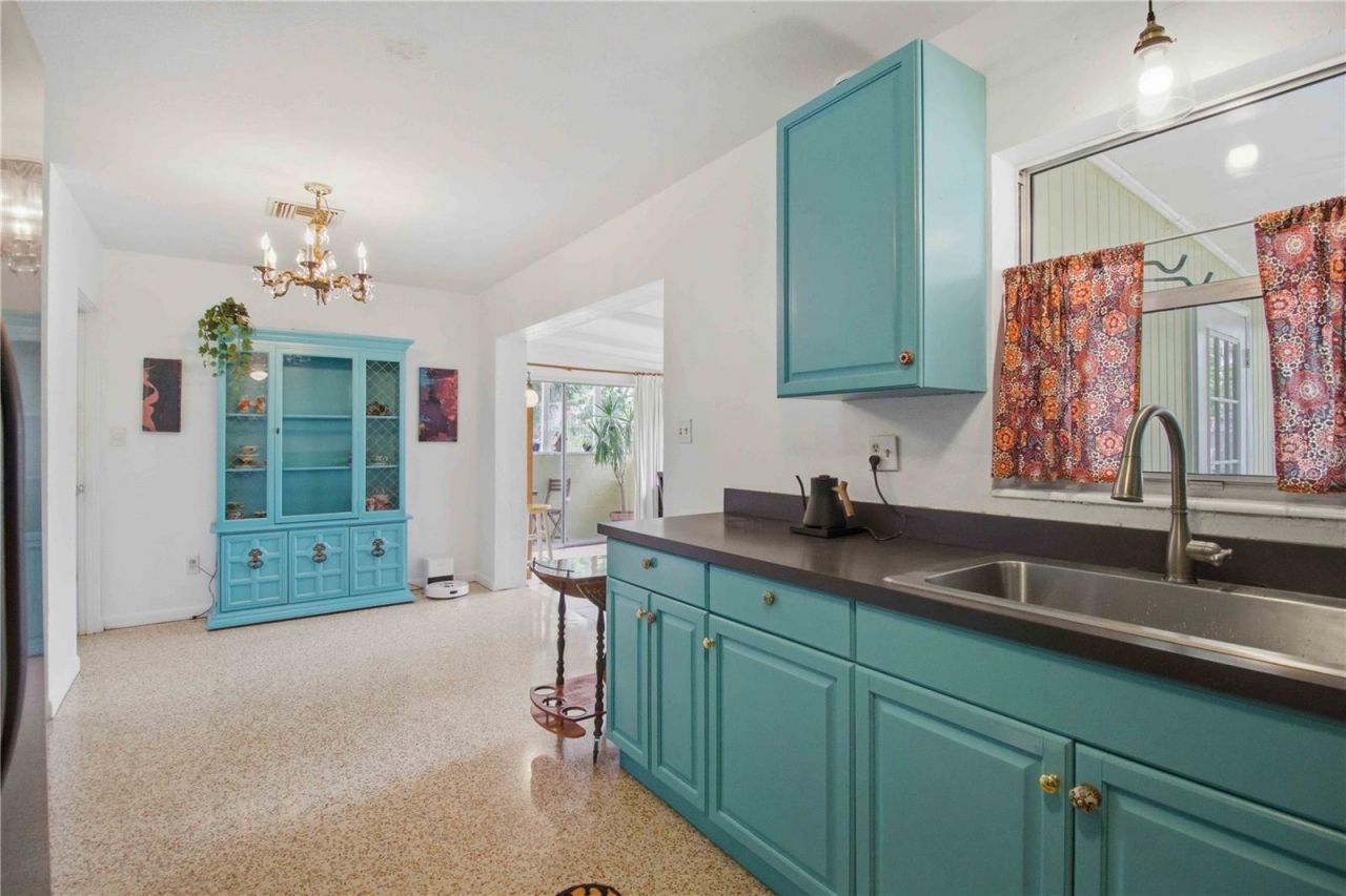 330 Crosby Court, Sarasota, FL 34237 Photo