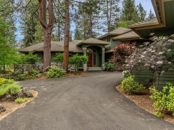 60621 Golf Village Loop, Bend, OR 97702