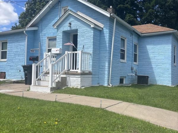 3001 44th Street , Moline, IL 61265