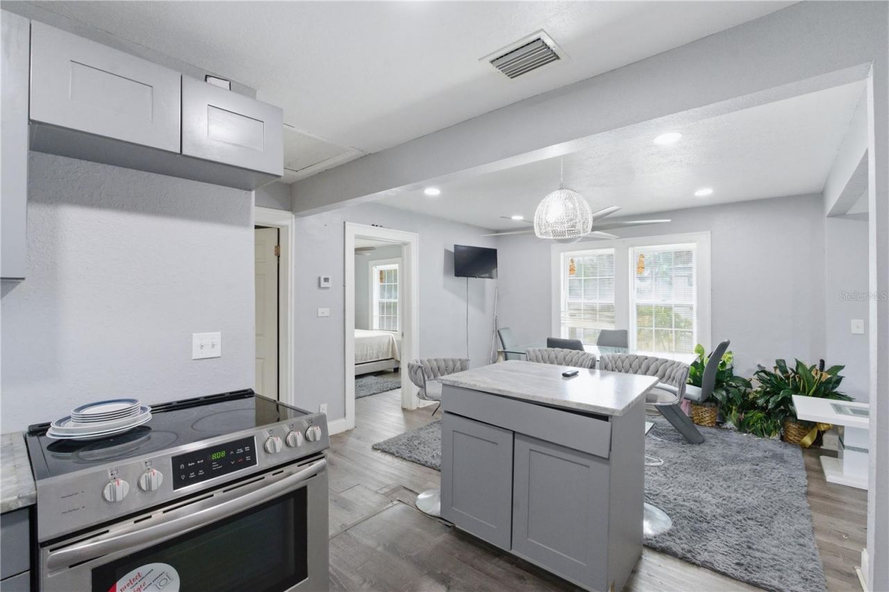 1340 13th Avenue S, Saint Petersburg, FL 33713 Photo
