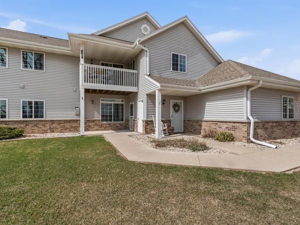 W197N17086 Stonewall DRIVE, Jackson, WI 53037