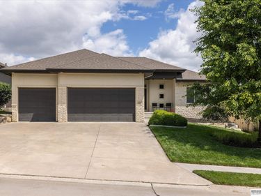 18710 Leavenworth Street, Omaha, NE 68022