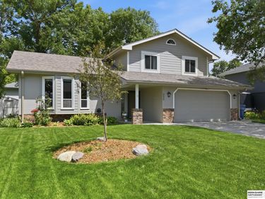 303 Overland Trail, Papillion, NE 68046
