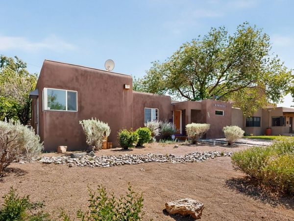 3020 Mackland Avenue NE, Albuquerque, NM 87106