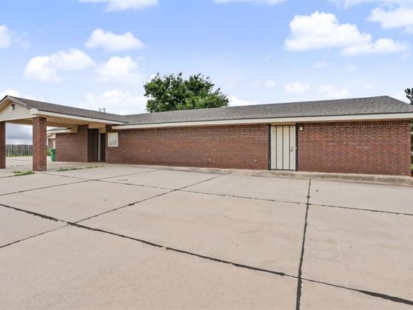 1220 S Broadway Street, Hobart, OK 73651