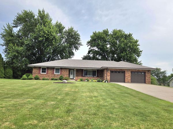 142 Curtis Drive, Valparaiso, IN 46383