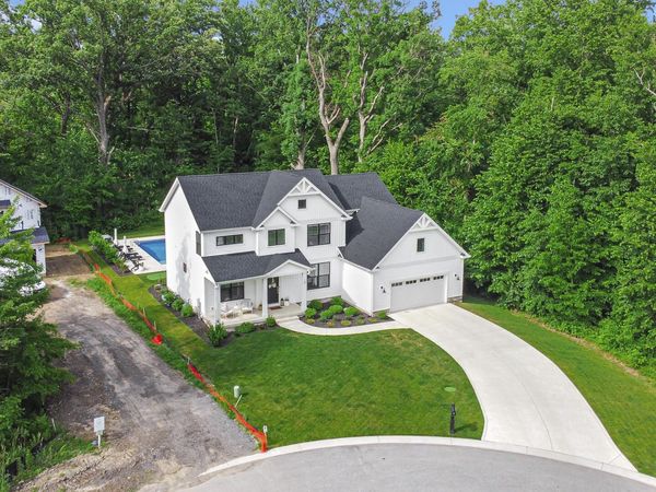 18 Blue Grass Way , Chesterton, IN 46304