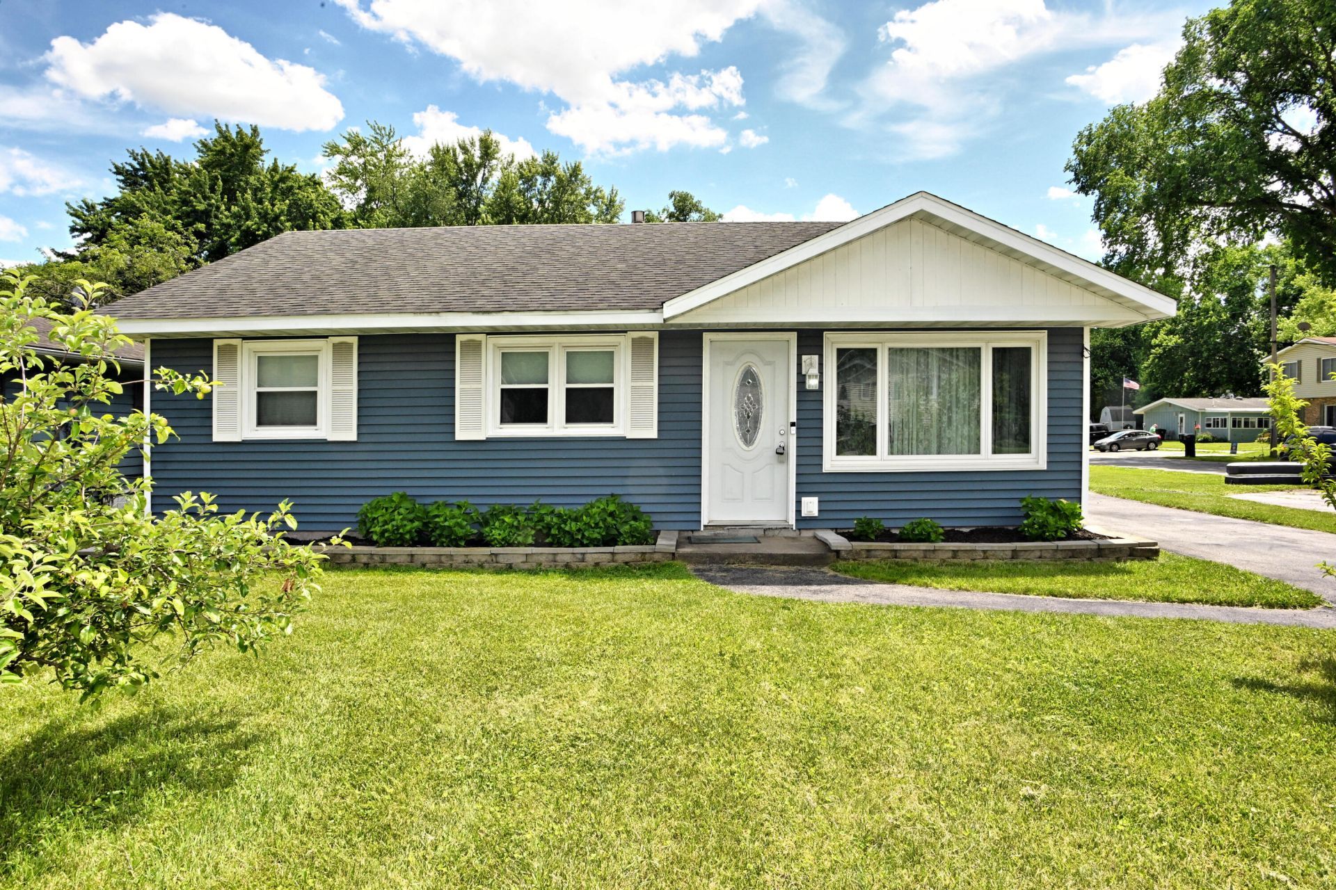 2113 W Porter Avenue, Chesterton, IN 46304 Main Photo