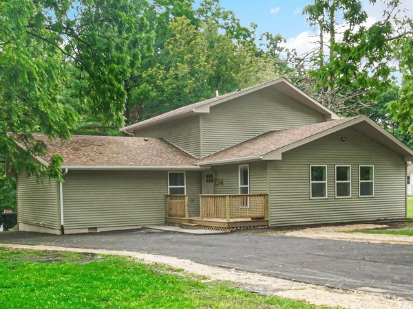 1014 E 63rd Place , Merrillville, IN 46410