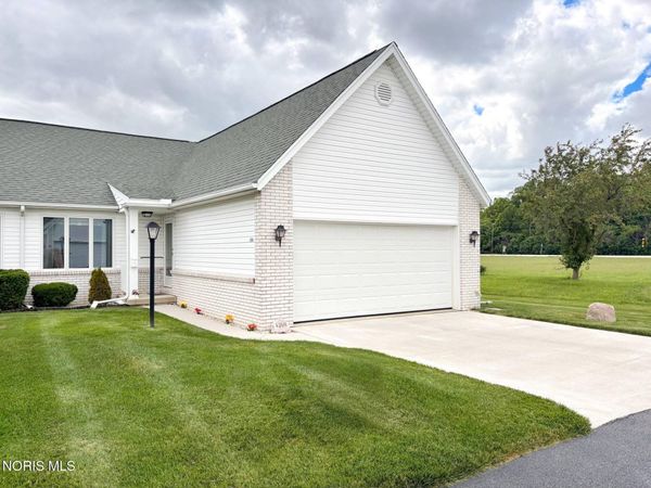 4269 Townhouse Drive, Oregon, OH 43616