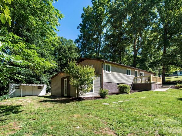 425 Lyndhurst Drive, Hendersonville, NC 28791