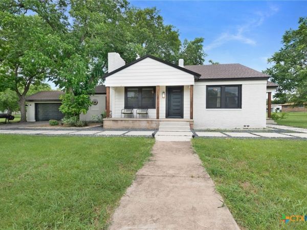 102 Elmo Street , Florence, TX 76527