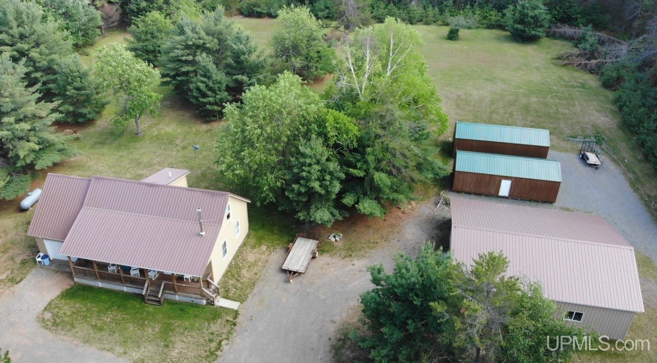 4691 E Peterson Road, Duncan Twp, MI 49967 Main Photo