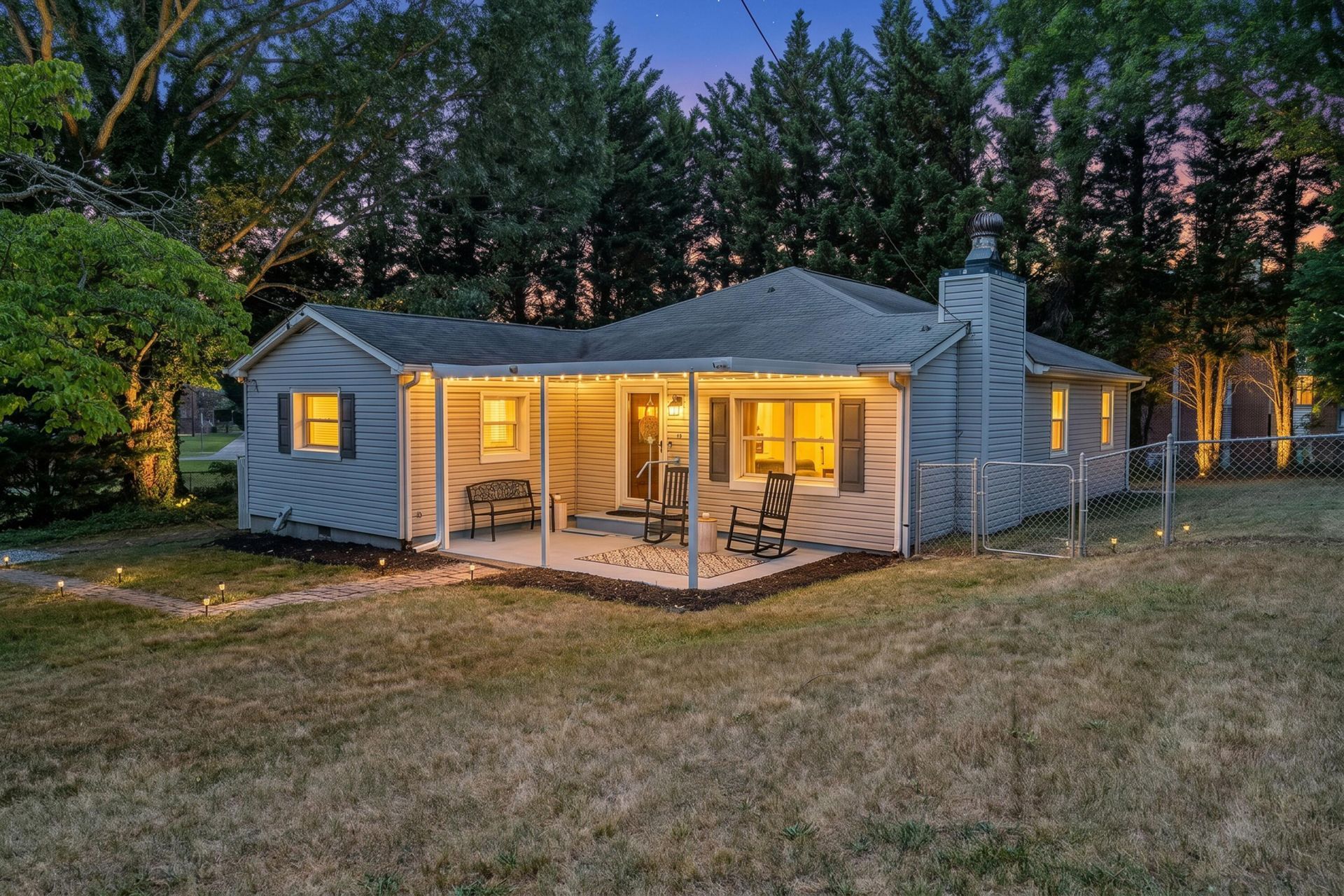 105 Barnett Rd, Salem, VA 24153 Main Photo