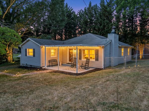 105 Barnett RD, Salem, VA 24153
