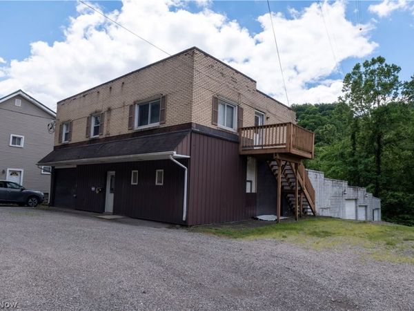 694 Cove Road , Weirton, WV 26062