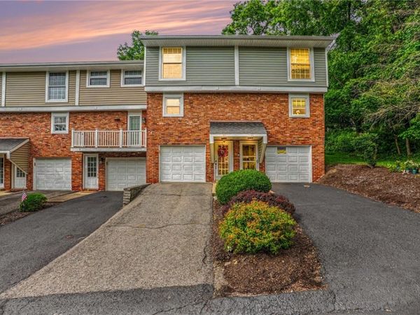 5495 Library Rd, Unit 10, Bethel Park, PA 15102