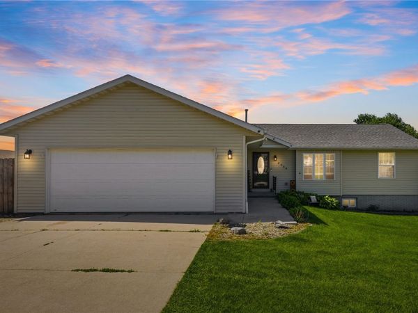 2000 Highland Rd , Ely, IA 52227