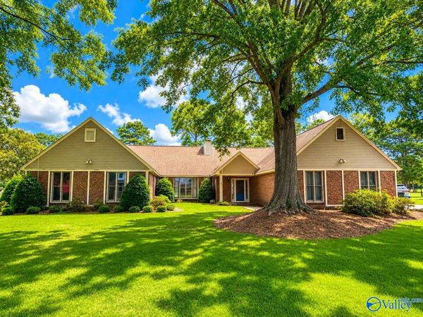 4520 Arrowhead Drive, Decatur, AL 35603