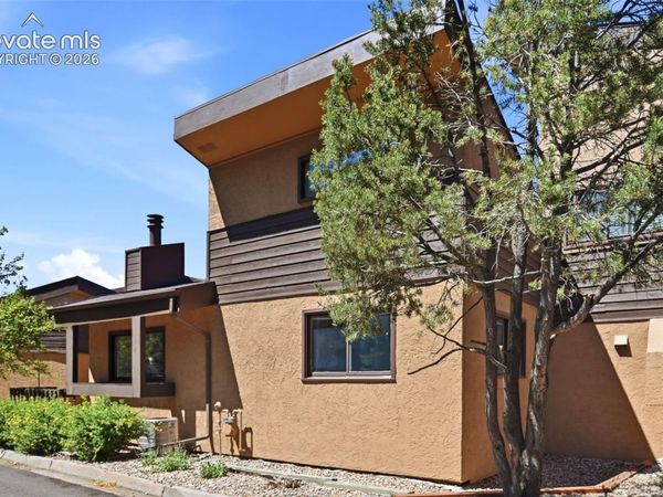 806 Pebblewood Drive, Colorado Springs, CO 80919