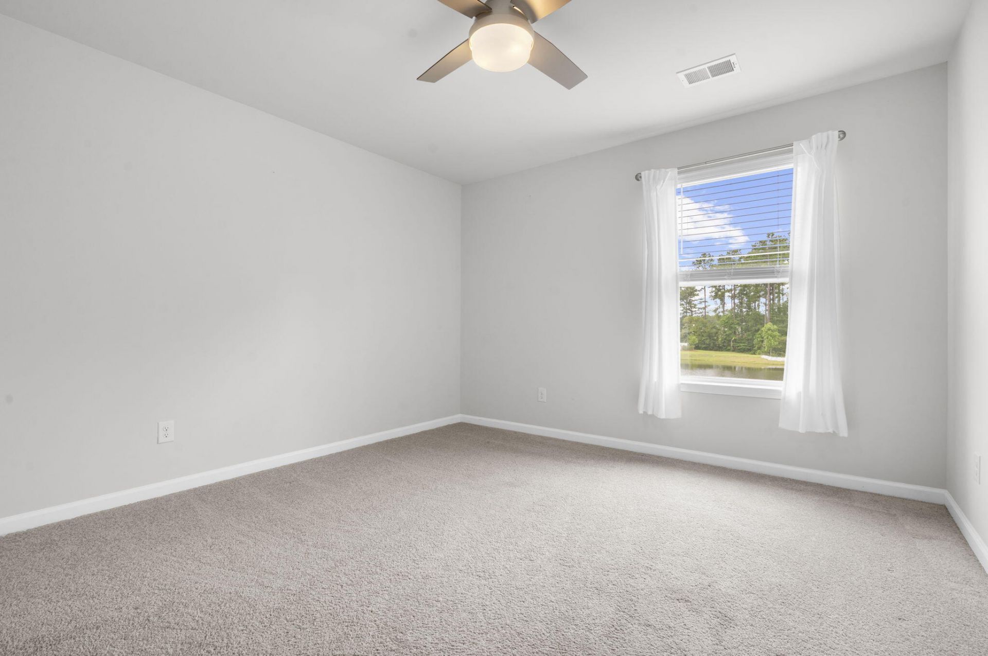 609 Silver Spruce Street Photo 21