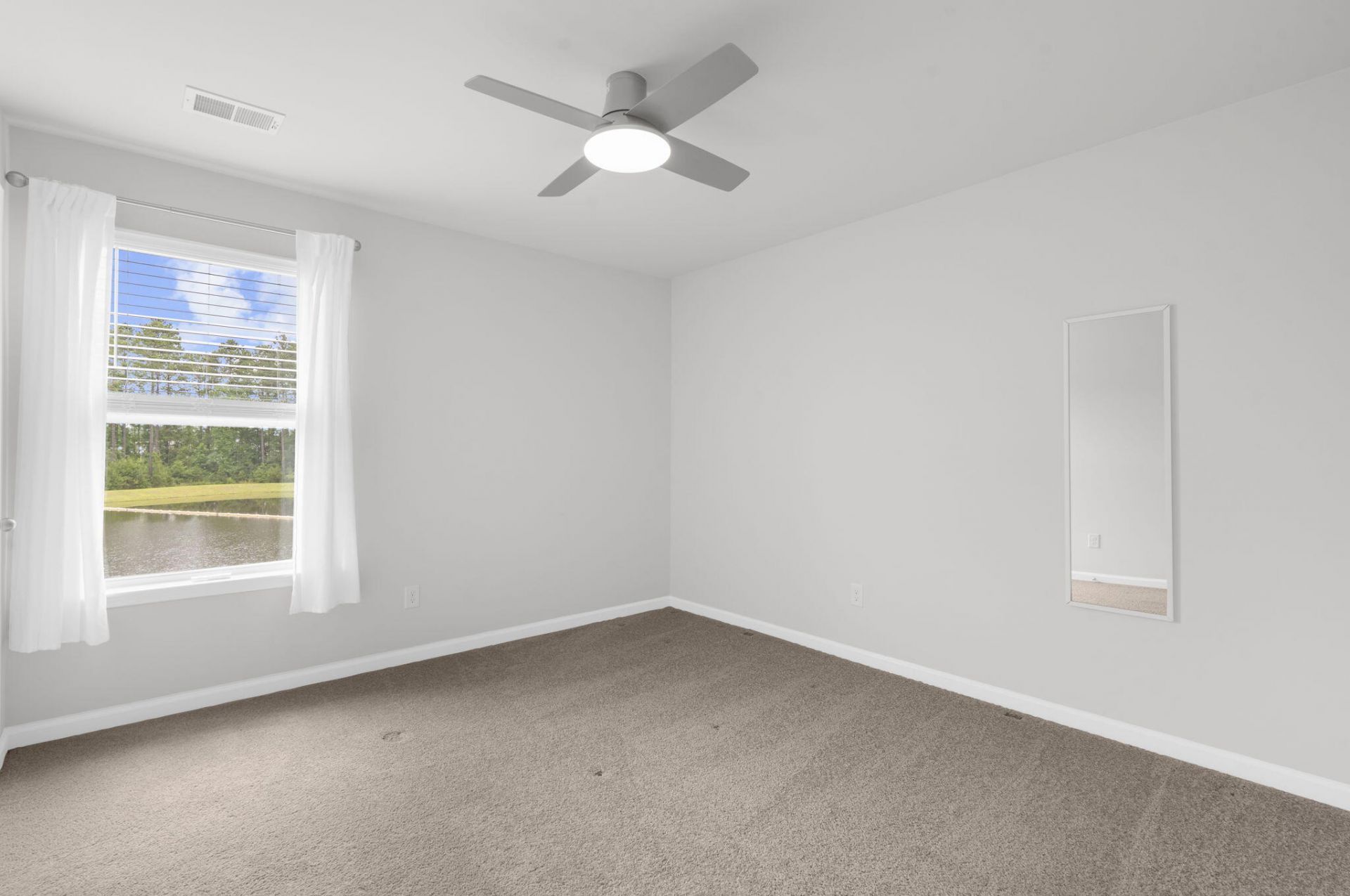 609 Silver Spruce Street Photo 22