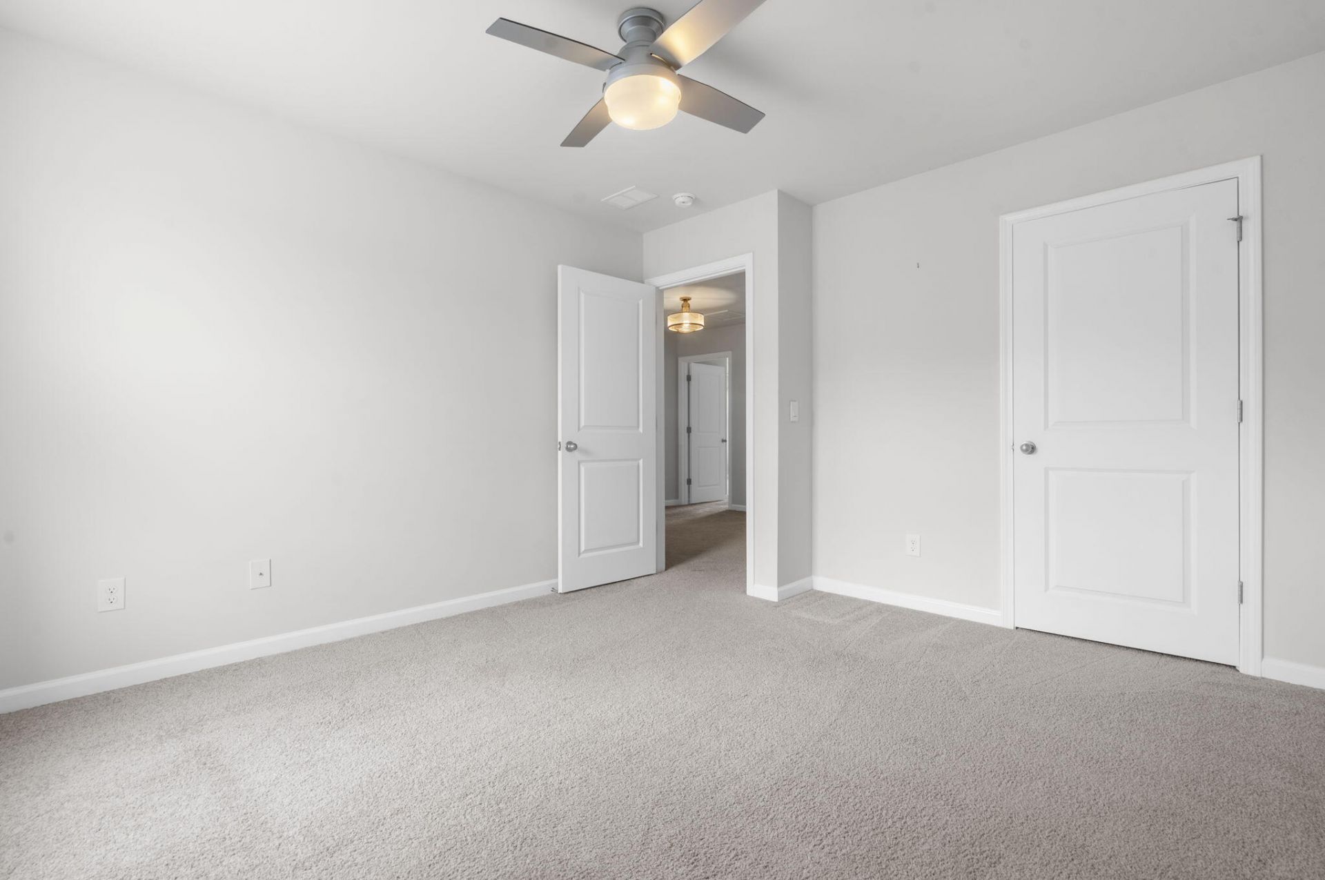 609 Silver Spruce Street Photo 23