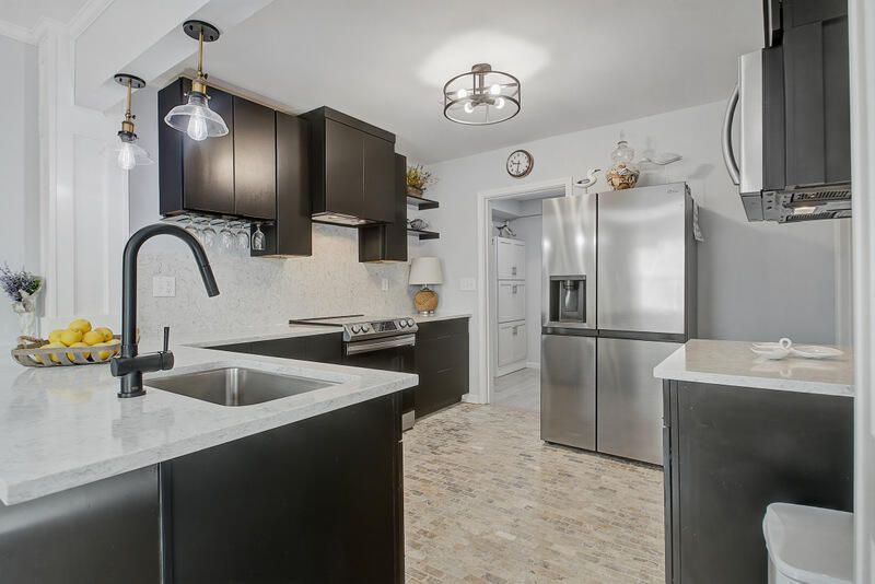 5043 Victoria Avenue Photo 4