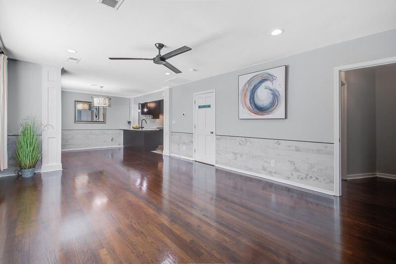 5043 Victoria Avenue Photo 5